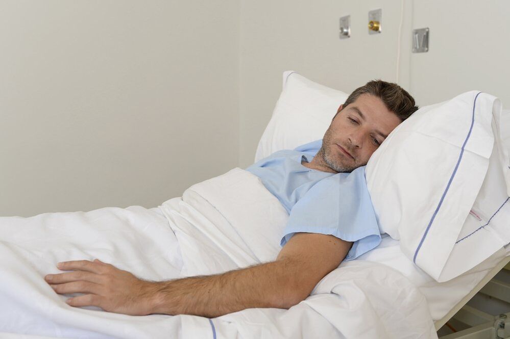 Homme après la mise en œuvre de testicules