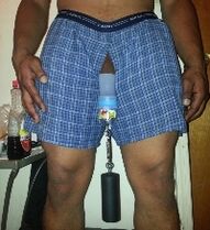 Une méthode traumatisante pour agrandir le pénis en suspendant un poids.